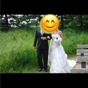 Size 12 wedding dress corset back (NEEDS DRYCLEANING)